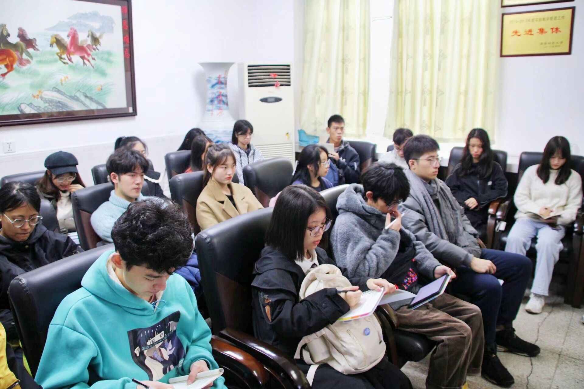 c7ccffff10db4c6b9d8a3429e219e361.jpg c7ccffff10db4c6b9d8a3429e219e361.jpg