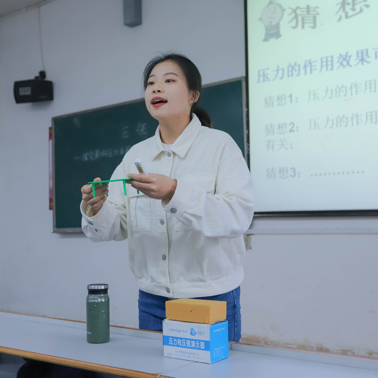 82f770e6af9c44908510465d8a827662.png 82f770e6af9c44908510465d8a827662.png