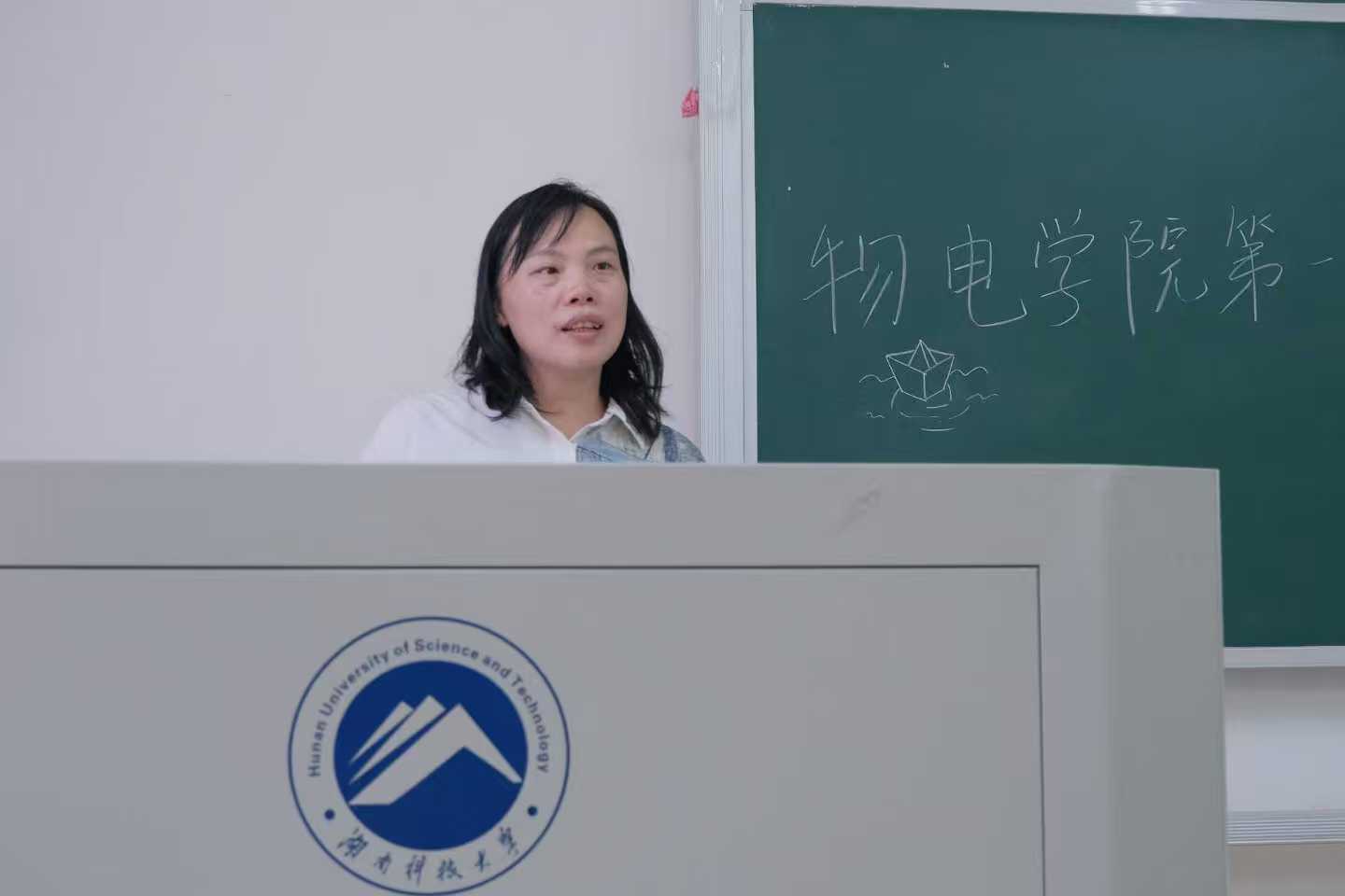 715e9f62570a40a4bb7dbafff9684a1a.jpg 715e9f62570a40a4bb7dbafff9684a1a.jpg